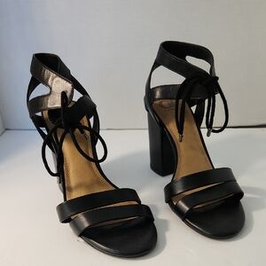 GB  Gianni Bini Elegant Black Strappy Heels Size 7 New